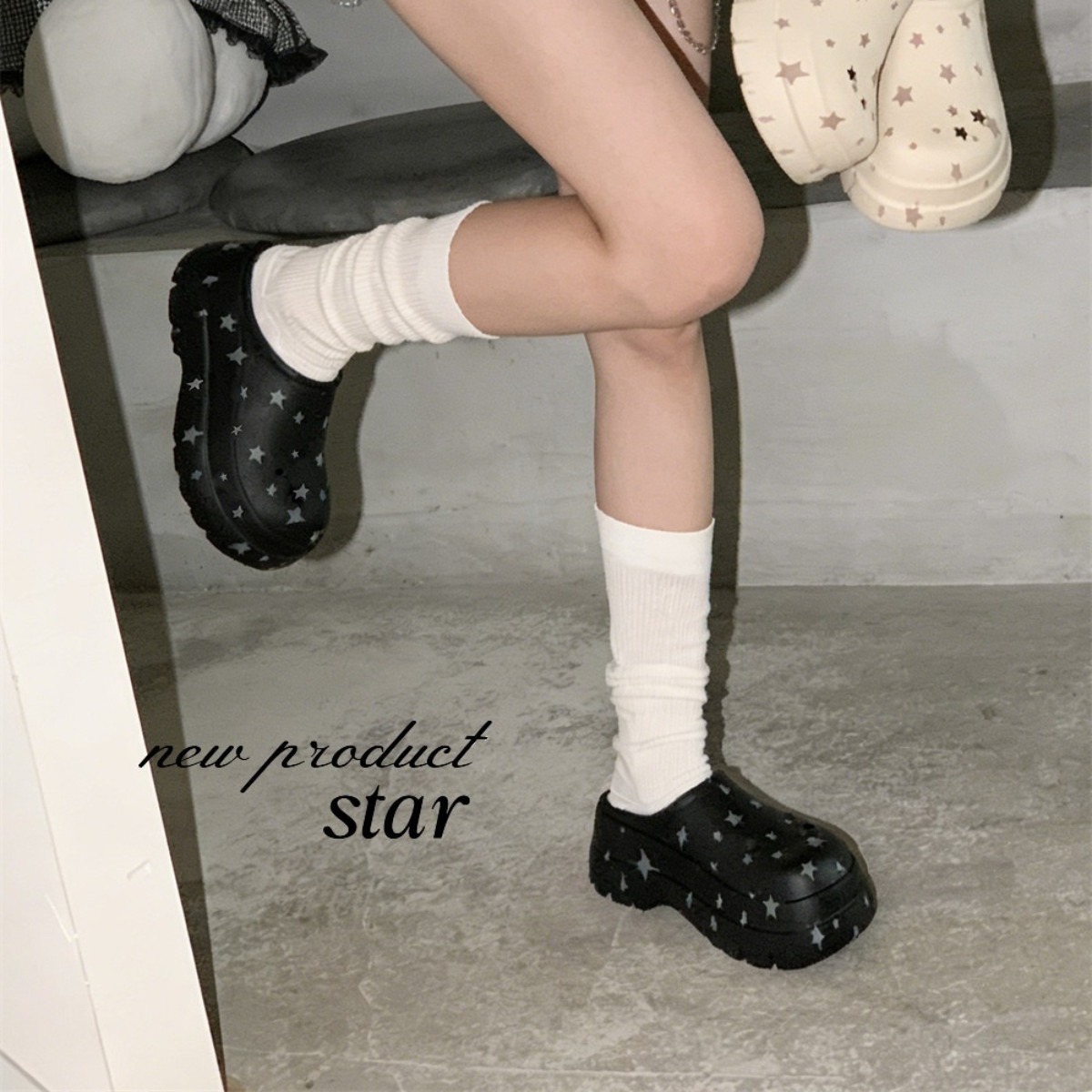 夏の新作、女性用プラットフォームサンダル。Y2K風のスター柄 - Water Shoes のレビューと価格
